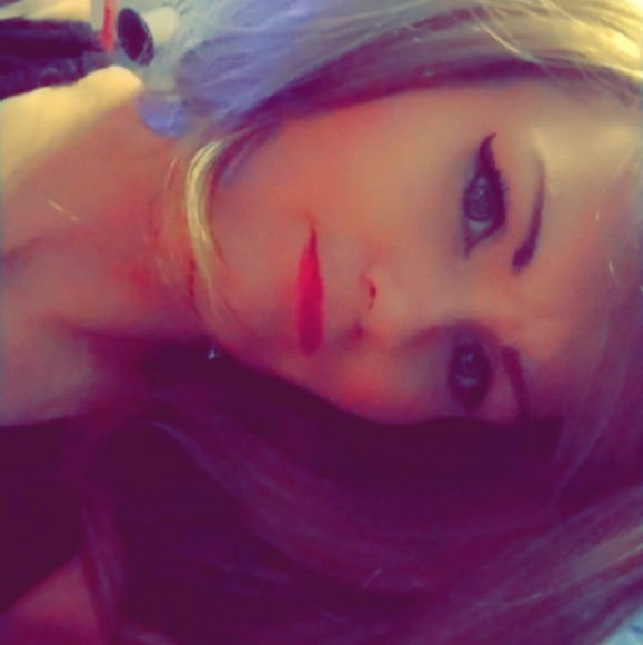 Dirty blonde wig shoulder length, lots of volume, you can part it any way - Picture 5 of 5